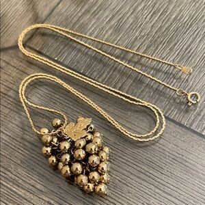 Vintage Gold-tone Grape Cluster Necklace Approx 25”
